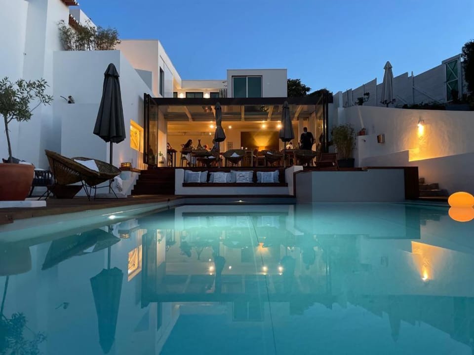 Restaurant/places to eat, Swimming pool