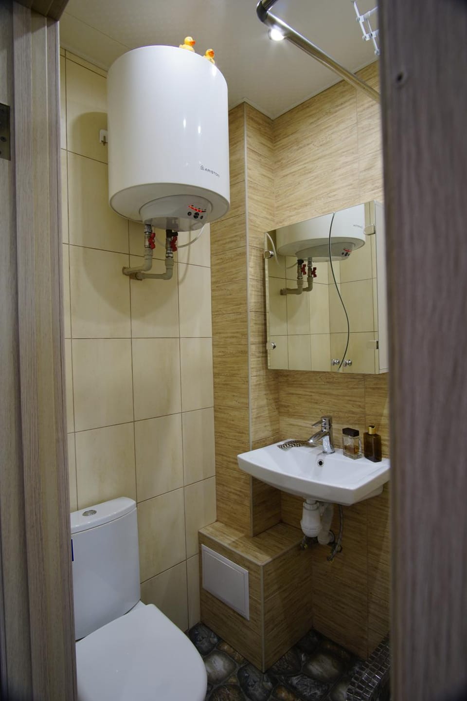 Shower, Toilet
