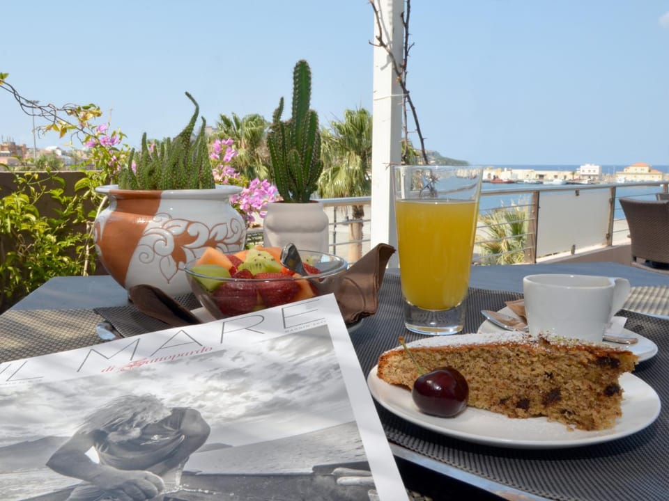 Balcony/Terrace, Food and drinks, Other
