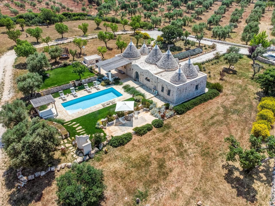 Property building, Day, Natural landscape, Bird's eye view, Garden, Swimming pool