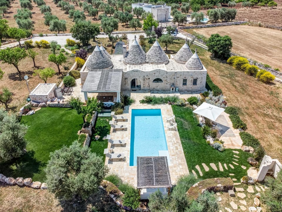 Property building, Day, Bird's eye view, Garden, Pool view, Swimming pool