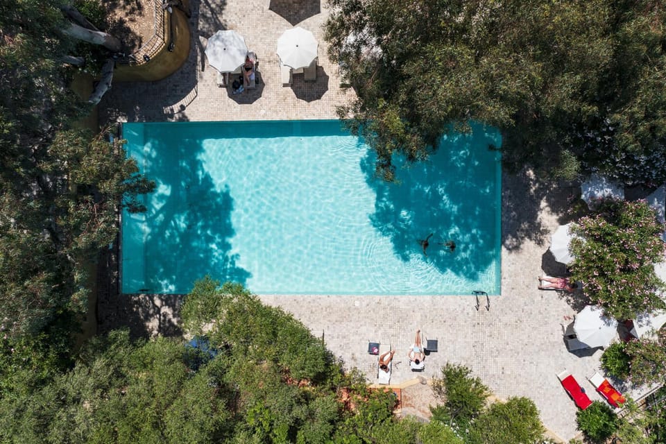 Swimming pool, sunbed