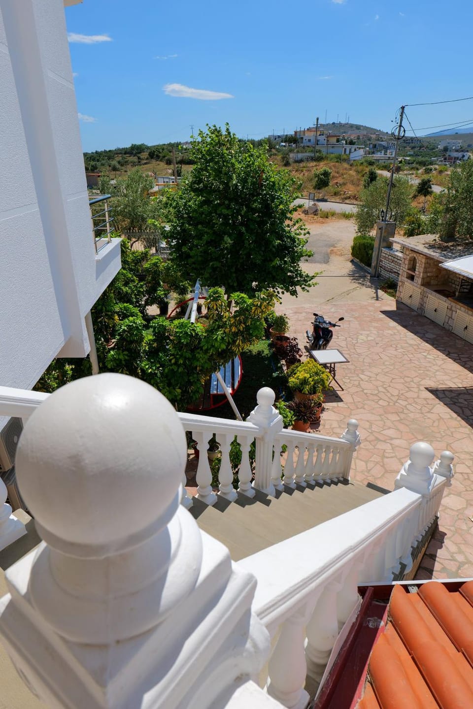 Balcony/Terrace, Street view