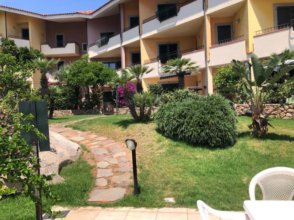 Appartamento con Piscina a 10 minuti da Rena Bianca Apartment in Santa Teresa Gallura