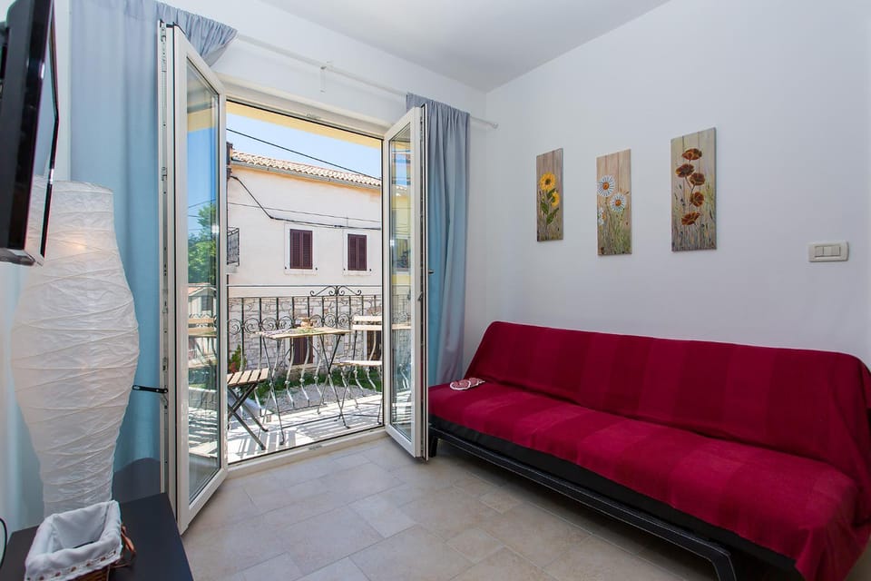 TV and multimedia, Balcony/Terrace, Living room, Seating area