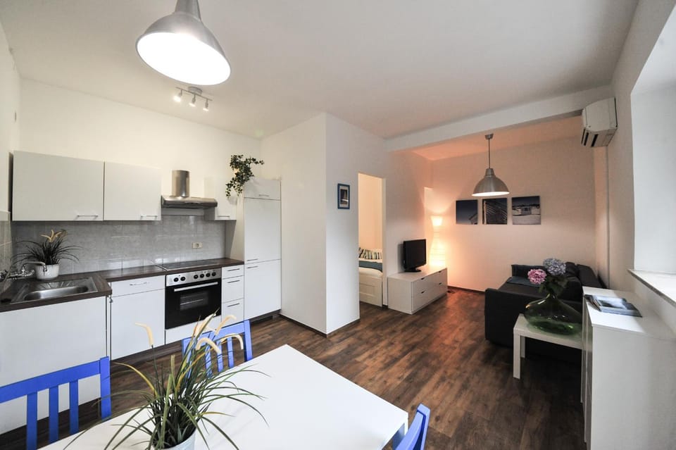 Kitchen or kitchenette, Living room, Bedroom