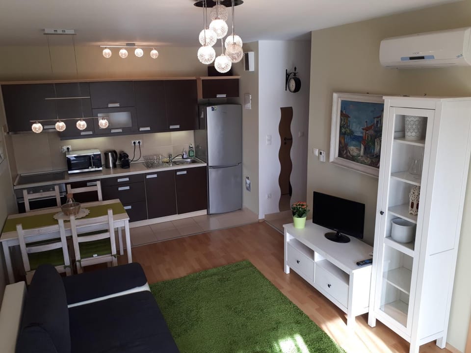 Kitchen or kitchenette, Living room, Dining area, stove