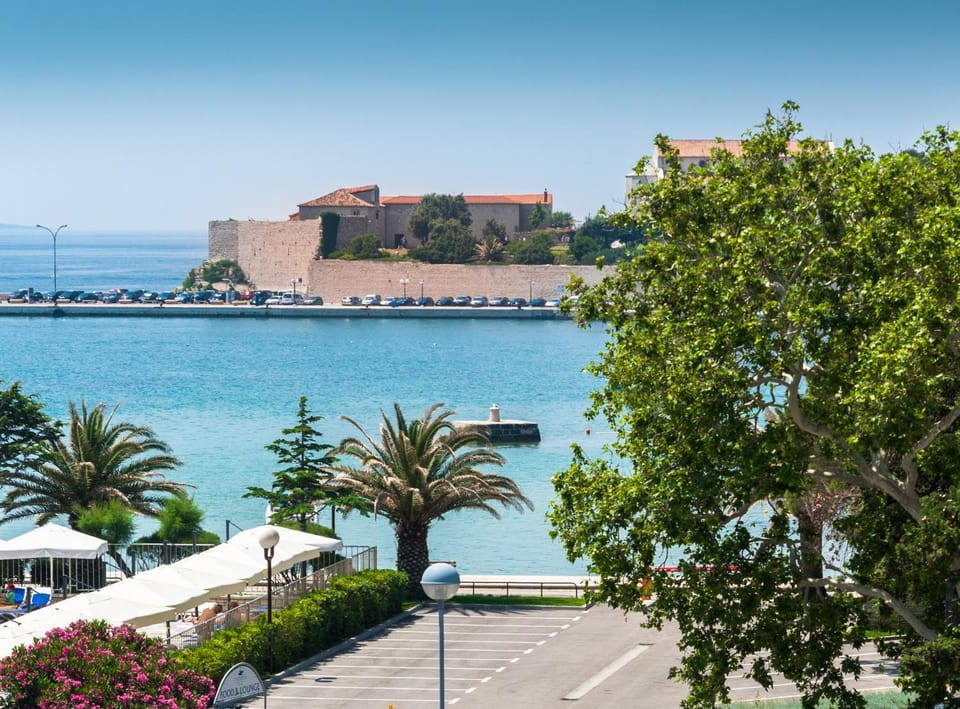 Neighbourhood, View (from property/room), Sea view