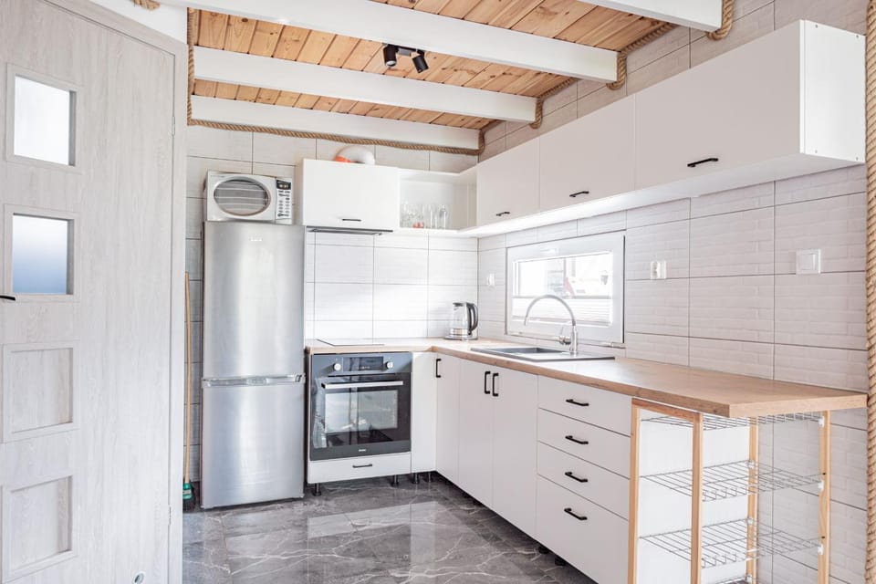 Kitchen or kitchenette, oven, stove