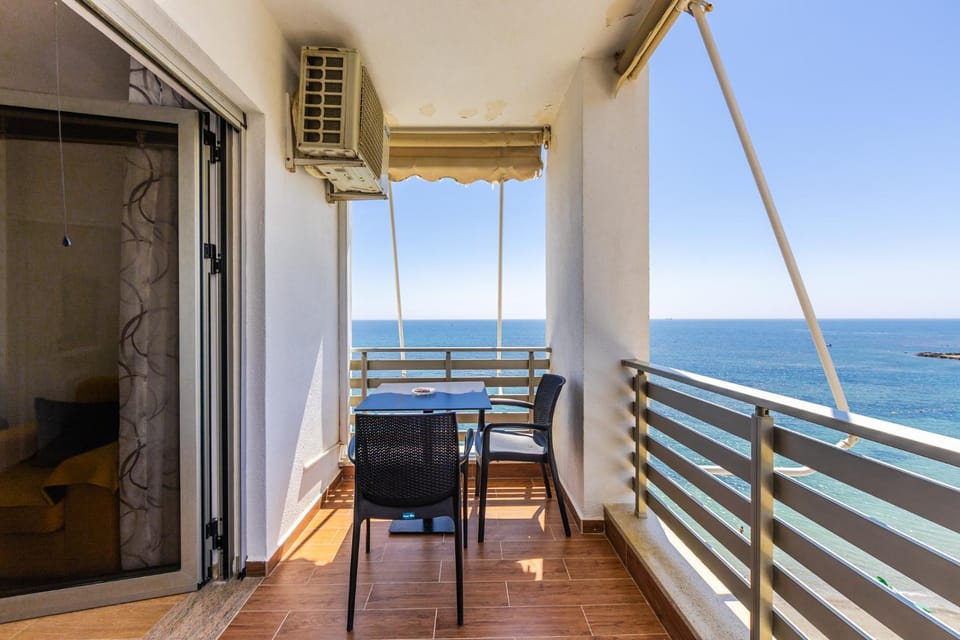Day, View (from property/room), Balcony/Terrace, Dining area, Sea view