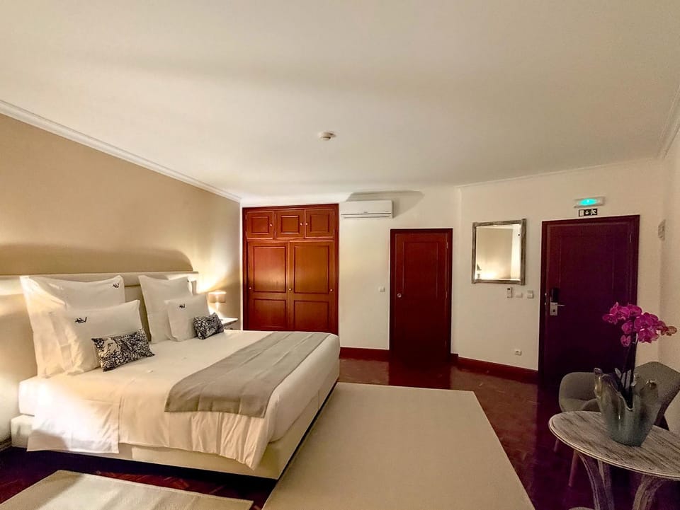 Bed, Photo of the whole room, Bedroom, wardrobe, air conditioner