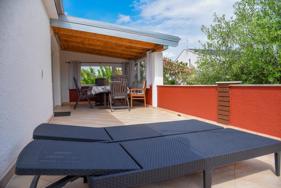Seating area, sunbed