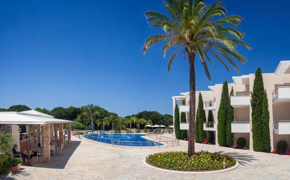 Property building, Garden, Garden view, Pool view, Swimming pool