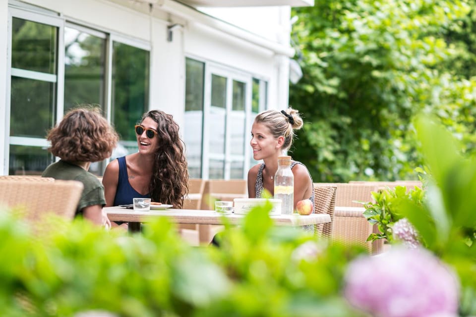 Patio, Day, People, Garden, Food and drinks, Guests, Garden view, group of guests