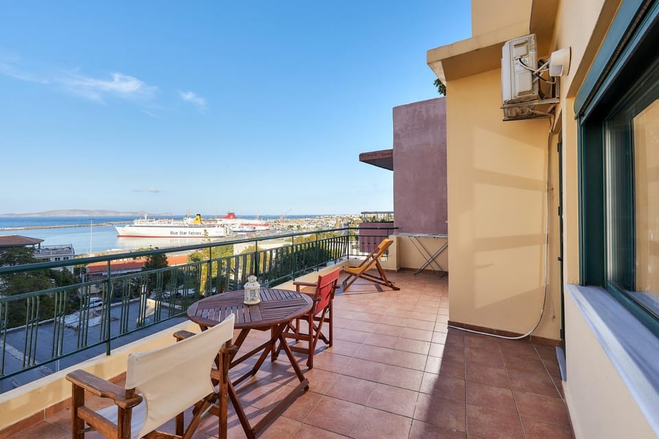 View (from property/room), Balcony/Terrace, Seating area, Sea view