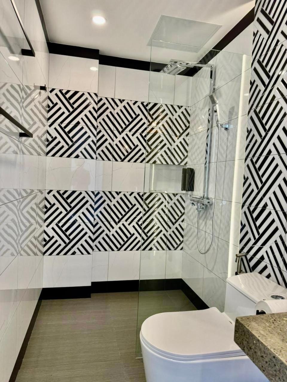 Shower, Toilet