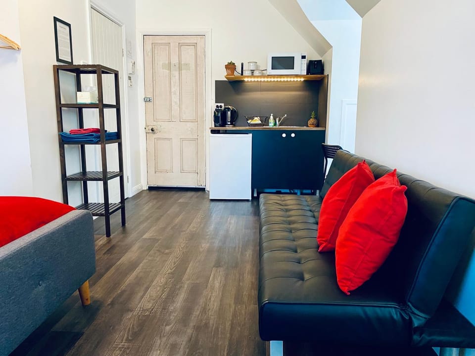 Living room, Photo of the whole room, Seating area