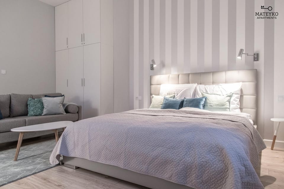 Seating area, Bedroom