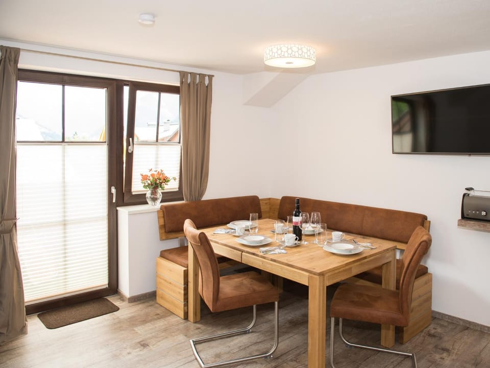 TV and multimedia, Dining area