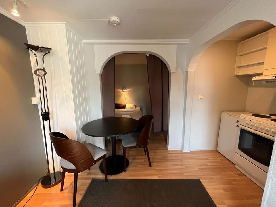 Kitchen or kitchenette, Dining area, minibar, pet friendly, stove