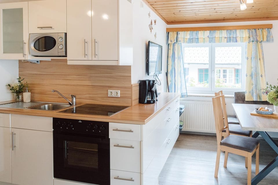 Kitchen or kitchenette, Living room, Seating area, Dining area, dishwasher, oven, stove, toaster
