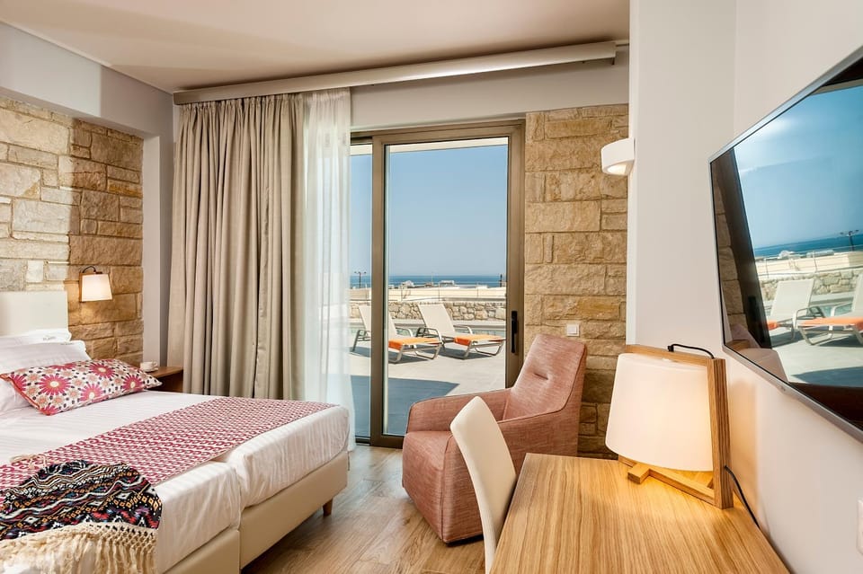 Photo of the whole room, Bedroom, Sea view