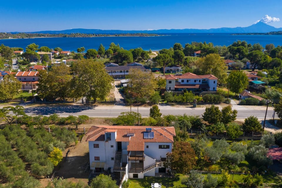 Nearby landmark, Day, Neighbourhood, Natural landscape, Summer, On site