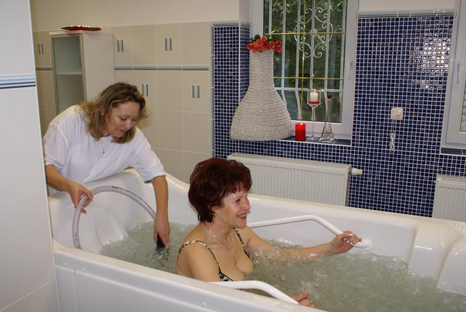 Hot Spring Bath, Spa and wellness centre/facilities