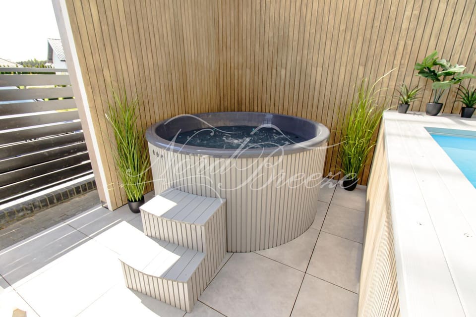 Hot Tub, Swimming pool