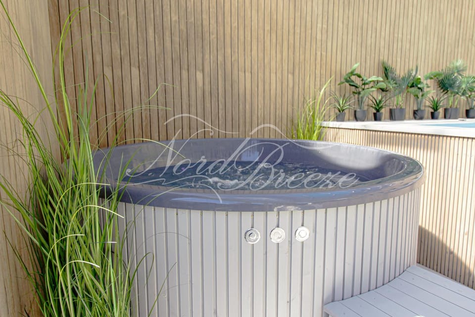Hot Tub, Swimming pool