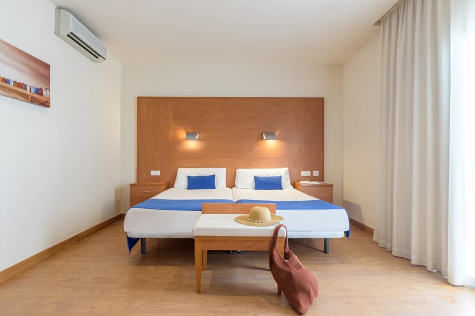 Bed, air conditioner