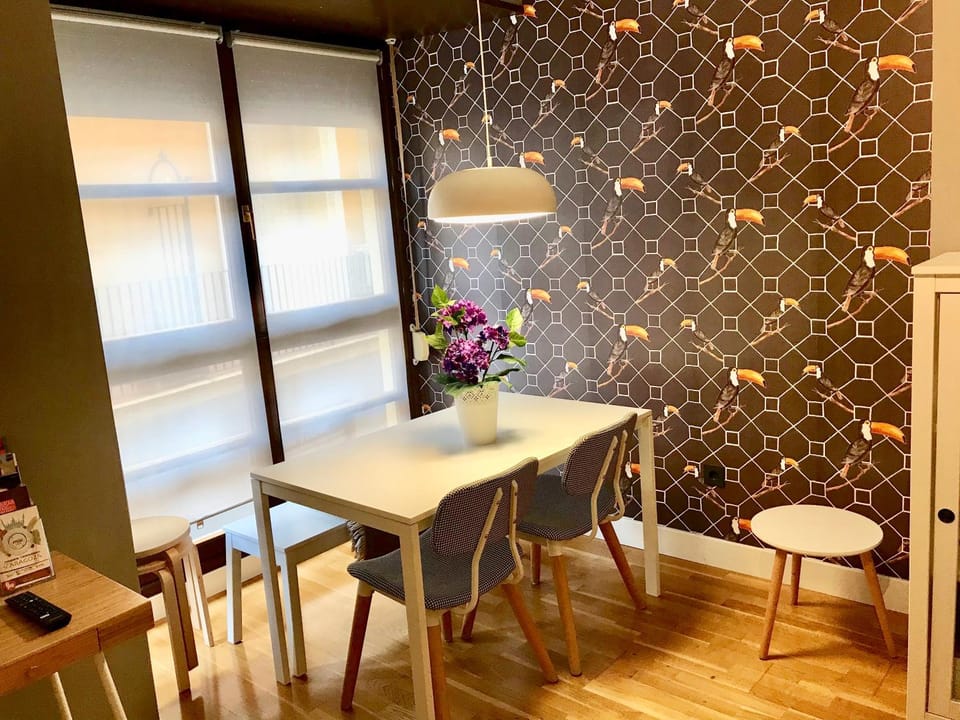 Lounge or bar, Decorative detail, Dining area