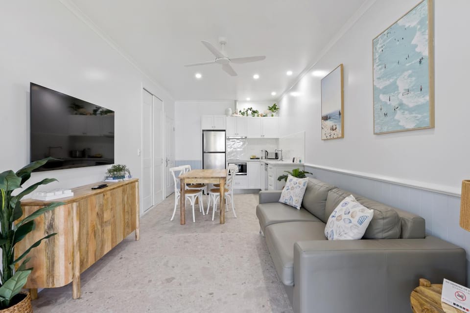 TV and multimedia, Kitchen or kitchenette, Living room, Dining area