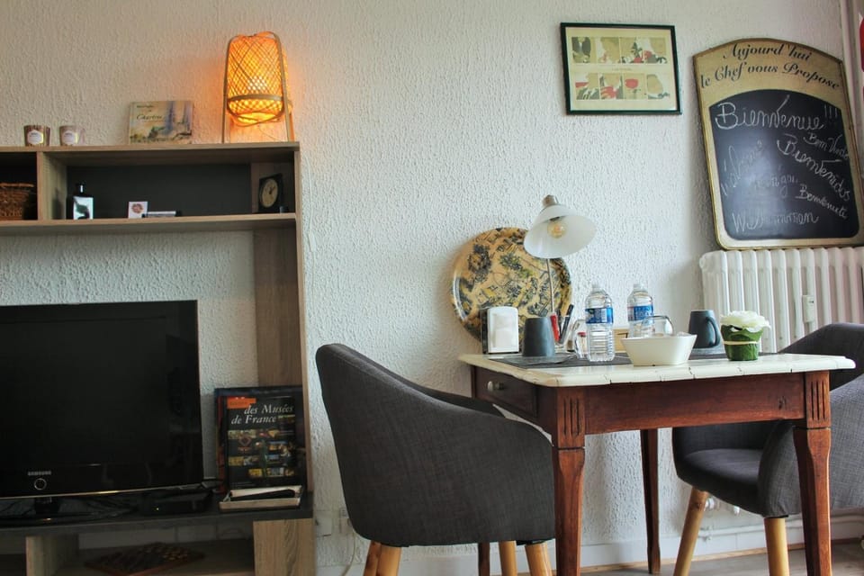 Le Clos Pichot - Studio avec balcon, parking privé - 5mn Gare Apartment in Chartres