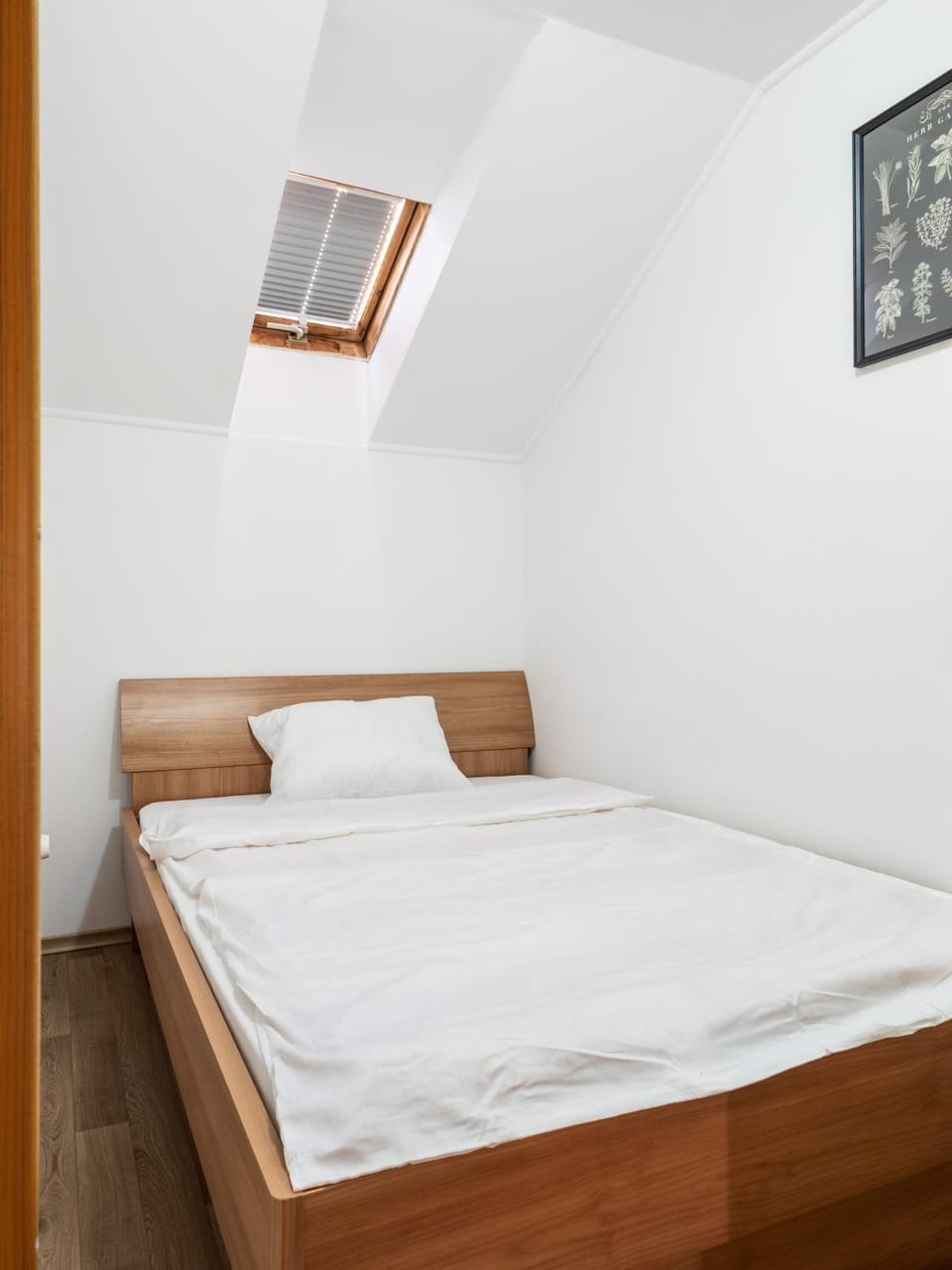 Bed, Decorative detail, Bedroom