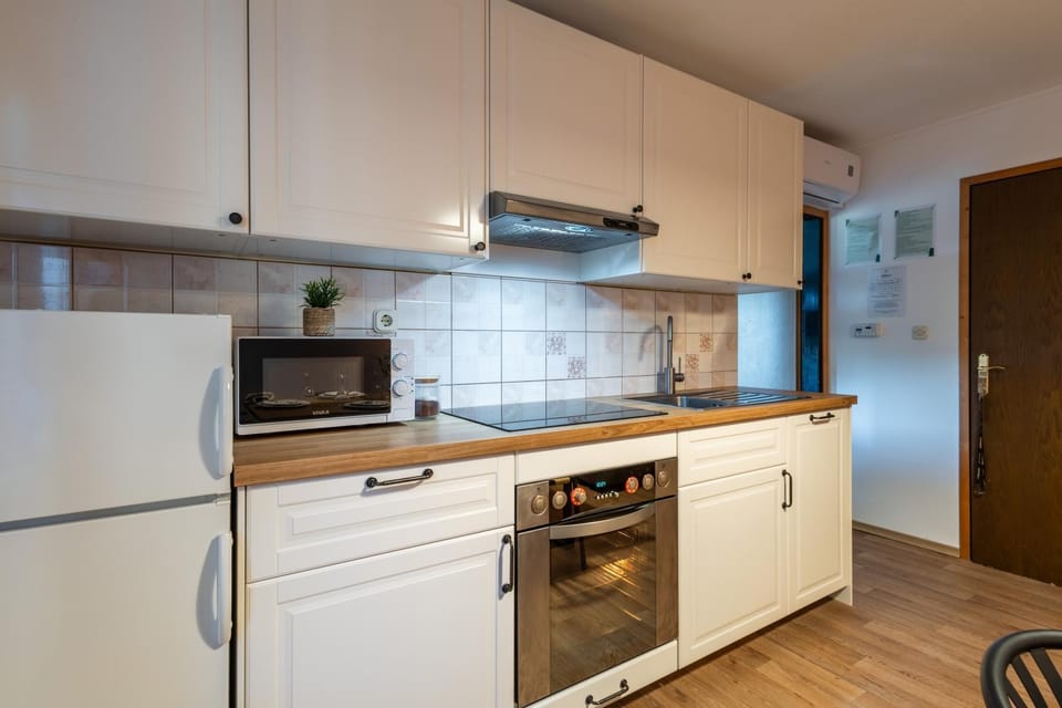 microwave, oven, kitchen