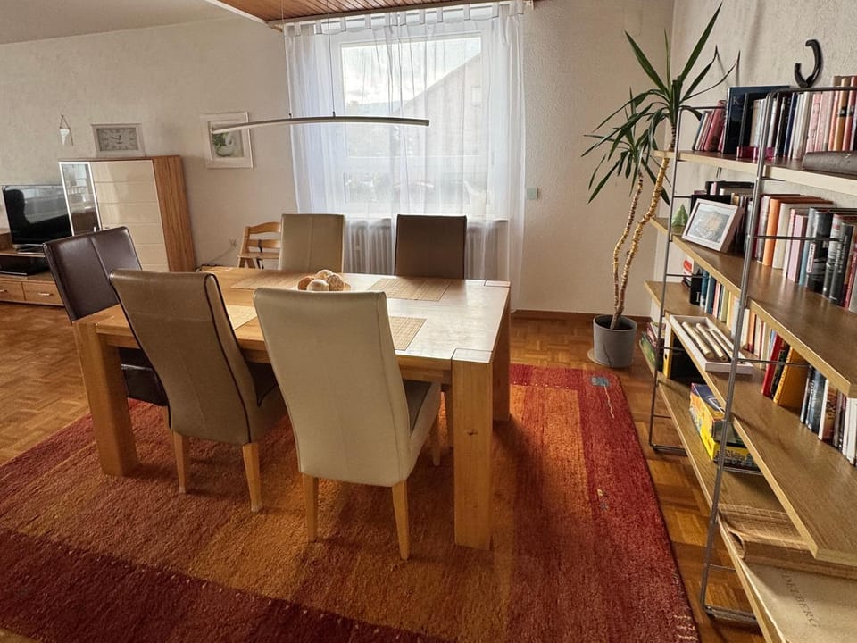 Seating area, Dining area