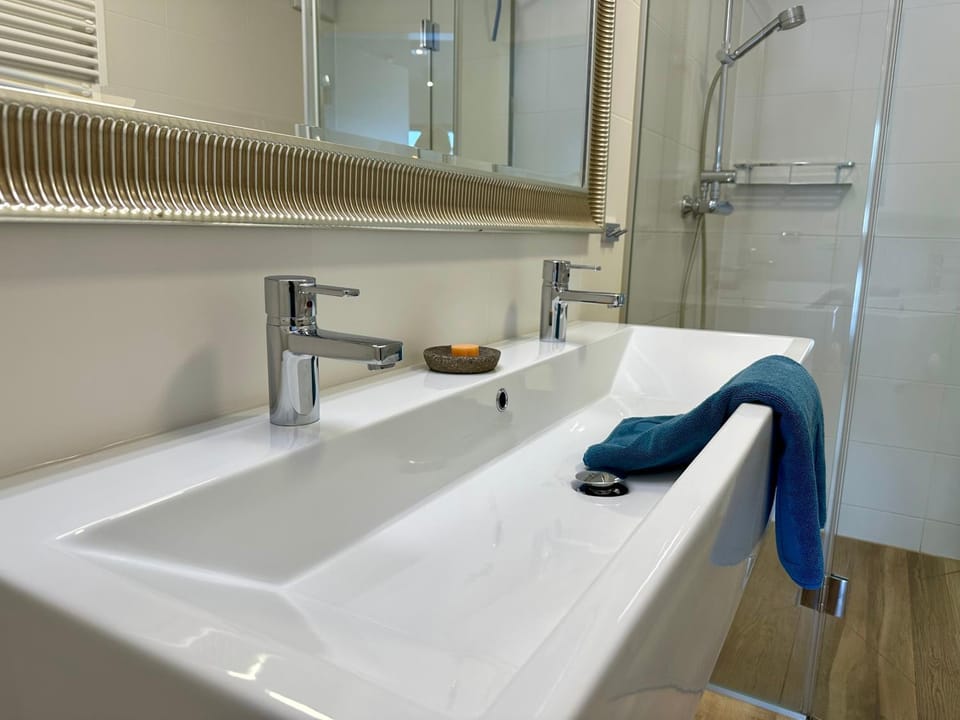 Bathroom, towels