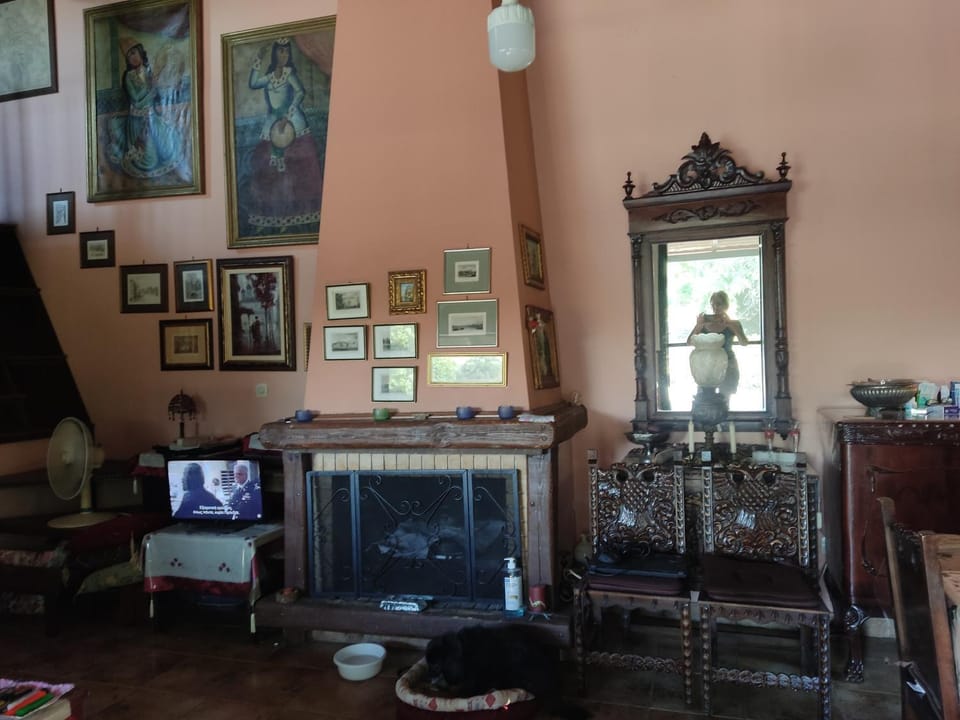 Seating area, fireplace