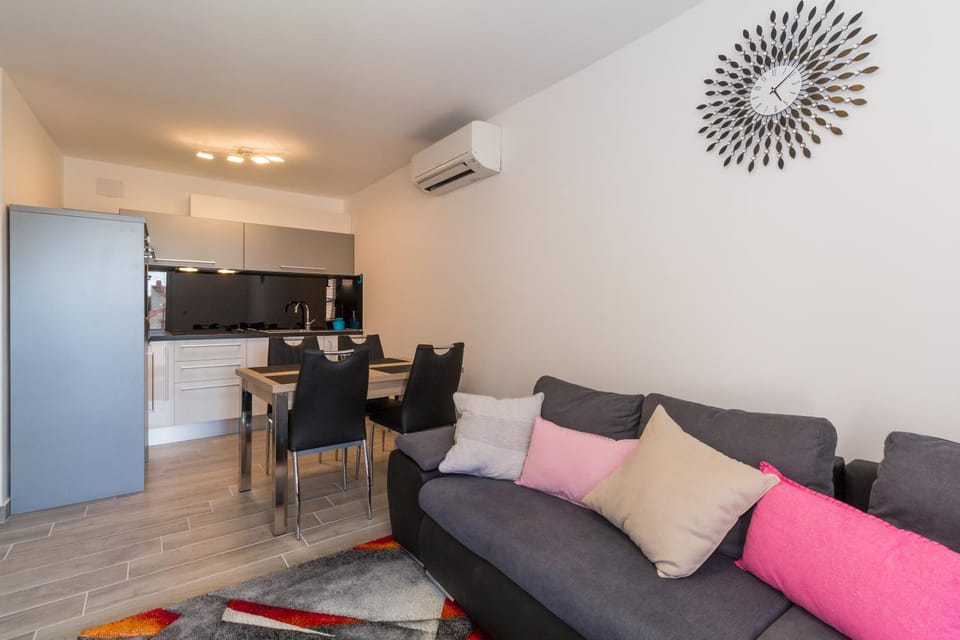 Kitchen or kitchenette, Living room, Dining area