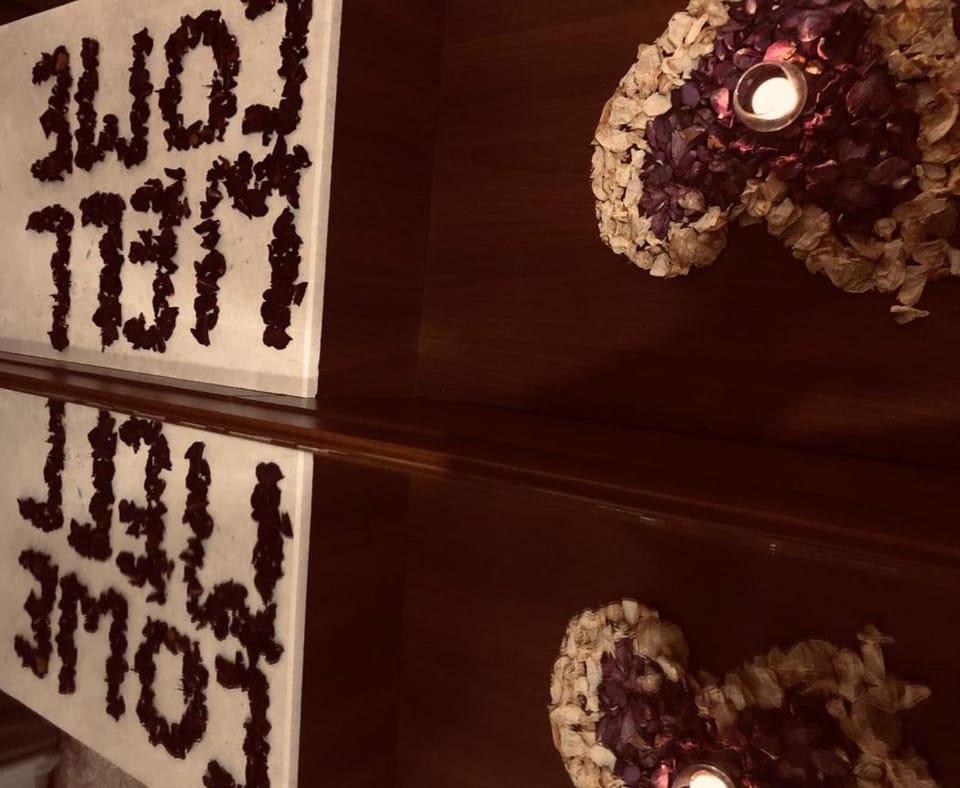 Photo of the whole room, Decorative detail