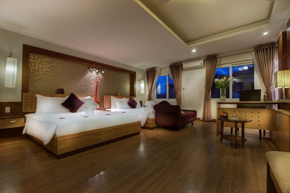 Property building, Restaurant/places to eat, Bed, Place of worship, TV and multimedia, View (from property/room), View (from property/room), Living room, Photo of the whole room, Decorative detail, Decorative detail, Seating area, Bedroom, City view, City view, Landmark view, Landmark view, Area and facilities, Quiet street view, Inner courtyard view
