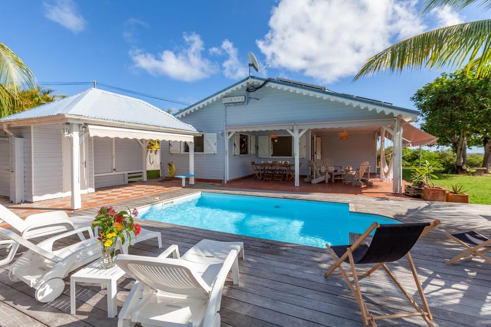 Property building, Pool view, Swimming pool, Swimming pool