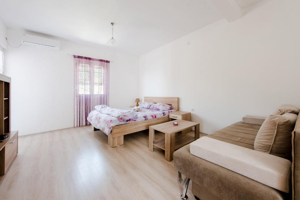 TV and multimedia, Living room, Photo of the whole room, Seating area