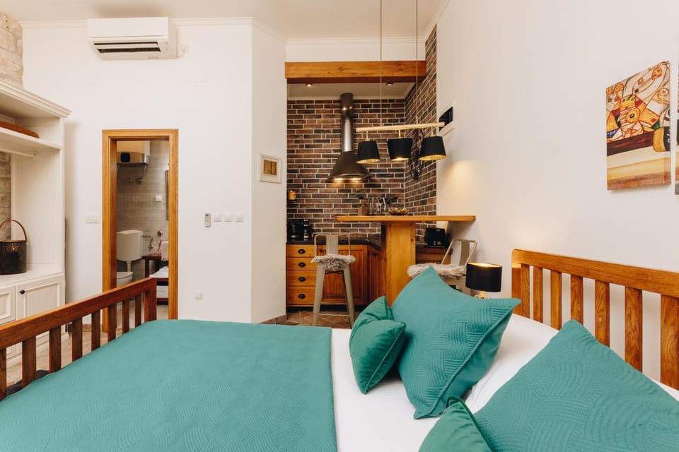 Living room, Dining area, Bedroom, air conditioner