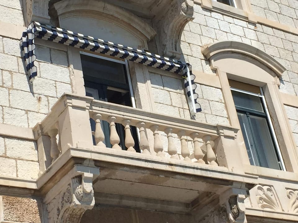 Property building, Facade/entrance, Balcony/Terrace