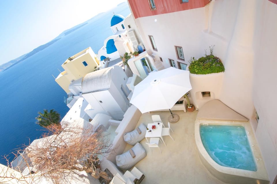 Opsis Cave House Apartment in Oia