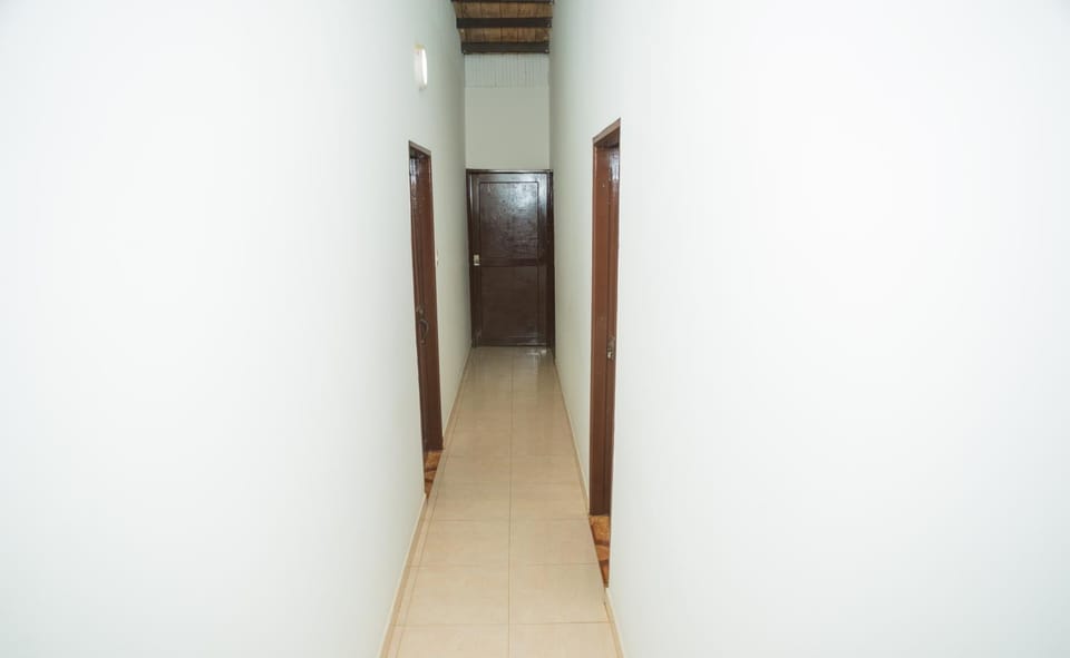 Facade/entrance, bunk bed