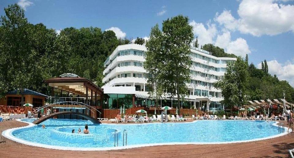 Swimming pool, Swimming pool