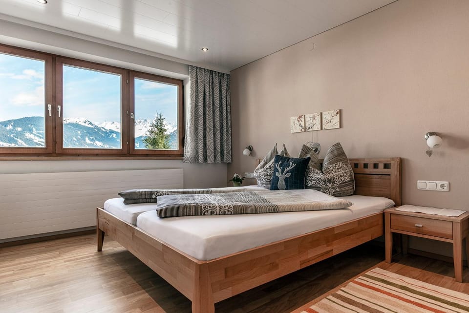 Bed, Photo of the whole room, Bedroom, Mountain view